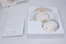 Der Verpackungsinhalt der Edifier W830NB in Plastiktüten