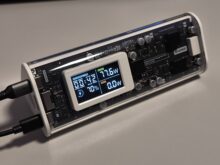 Laden von zwei Geräten