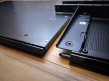 Die Seitenteile werden eingeschoben.