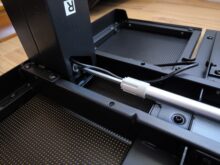 Anbringen der Tischbeine