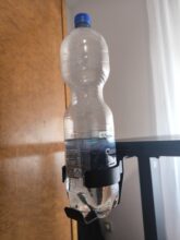 Links: Getränkehalter