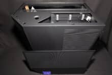 Das Gehäuse mit abgenommener Abdeckung oben