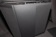 Die rechte Seitenwand des H9 Flow RGB+ aus Metall