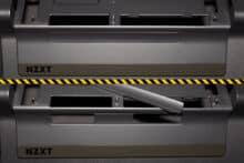 Ein Kabelschacht für die Mainboard-Anschlüsse mit anpassbarer Breite