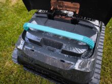 Der Henkel des Filterkorbs ist nach oben drehbar.