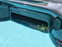 Die Schmutzpartikel werden dabei eingesogen.