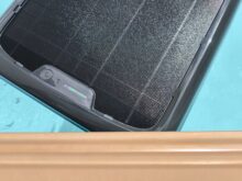 Kratzer am Gehäuse entstehen insbesondere durch hervorstehende Hindernisse.