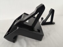 Die Füße der Ladeeinheit werden eingesetzt.