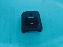 Auf dem Boden wird die Fläche gescannt.