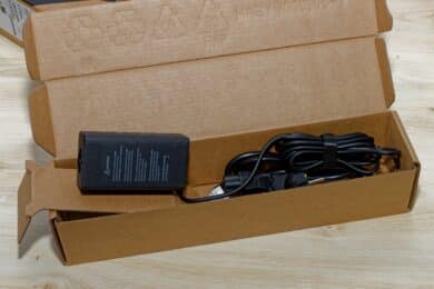 Netzteil in einem Karton