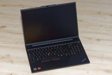 Aufgeklapptes Lenovo Thinkpad E16 G2