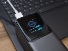 Lade-Test: Notebook mit Kopfhörer I.