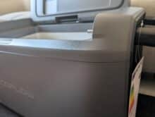 Seitlicher Blick auf den geöffneten Deckel der EcoFlow Glacier Classic 35L