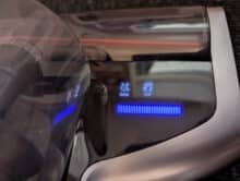 Display des Jimmy BX7 Pro Max mit aktivierter UV- und Ionenfunktion