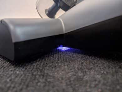 Aktiviertes UV-Licht unter dem Jimmy BX8 beim Betrieb