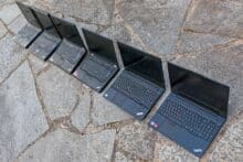 Sechs Lenovo Thinkpads, offen