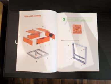 Toocaa L2 Anleitung – Explosionszeichnung der Gehäuseteile und Montage der Füße