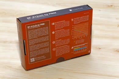 Rückseite einer braunen Lüfterverpackung