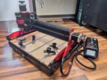 Aufgebaut und bereit: So präsentiert sich die TwoTrees TTC-6050 im Praxistest – großzügiger Arbeitsbereich, separate Steuerung und massig Alu.