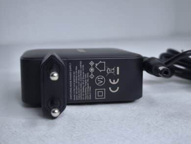 Das Netzteil ist recht voluminös.