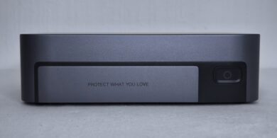 Vorderseite mit Power-Button