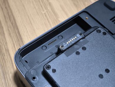 Die Verbindungsstellen für die Gehäuselüfter befinden sich hier.