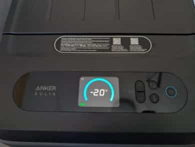 Bedienfeld und Display der Anker EverFrost 2 23L mit Anzeige -20 Grad