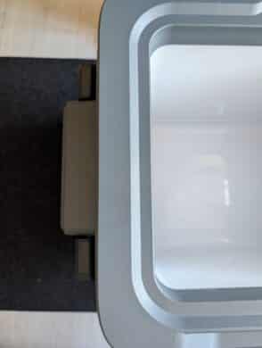 Detailansicht der dicken Isolierung der Anker Solix EverFrost 23L Kühlbox