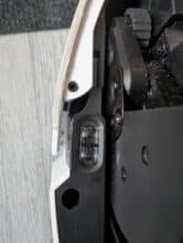 Nahaufnahme eines Bodensensors an der Unterseite