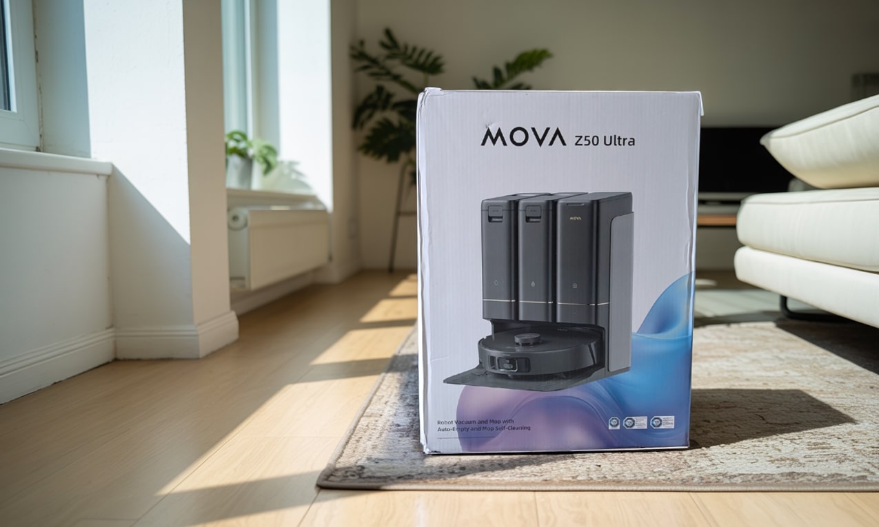 MOVA Z50 Ultra Saugroboter Verpackung auf Wohnzimmerteppich, zeigt schwarzen Roboter mit Station und HydroSync-Wischwalzen-Technologie