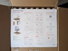 Schnellstart-Anleitung des Roborock Qrevo CurvX im geöffneten Karton