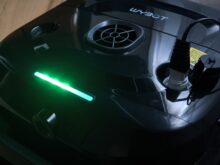 Der Akkuzustand wird durch die LED-Anzeige signalisiert.