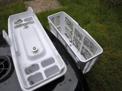 Der Filterkorb lässt sich nicht aufklappen, dafür aber komplett abnehmen.