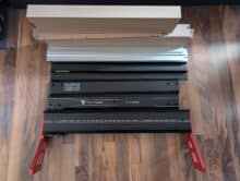 Massive Aluminiumprofile für das Grundgerüst der TwoTrees TTC-6050 CNC-Fräse aufgestapelt mit TTC 6050 Schriftzug